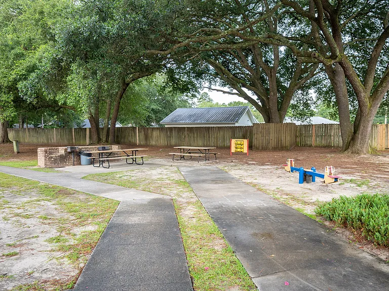 Woodlocke Apartments — Photo 18