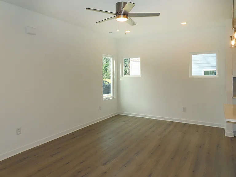 112 N Guthrie Ave #A — Photo 4
