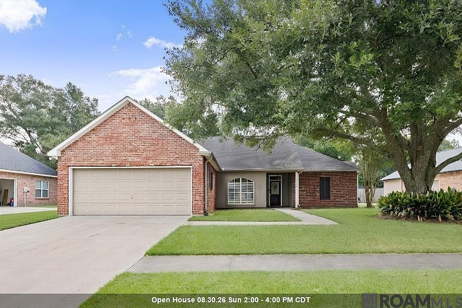 1st image of 17204 Fountainbleau Dr