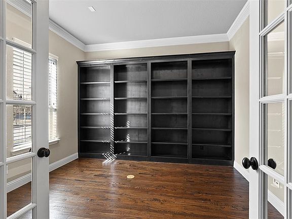 3rd image of 4913 Flusche Ct