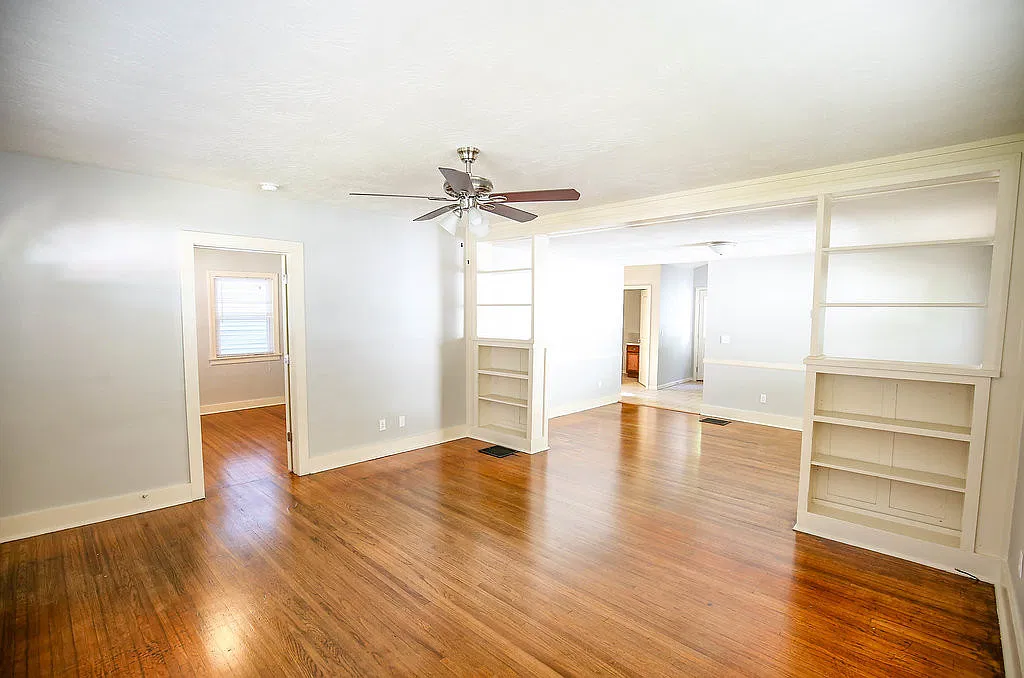 Gorgeous! 3br/2ba Home Near Msu With Huge Backyard & Garage — Photo 4