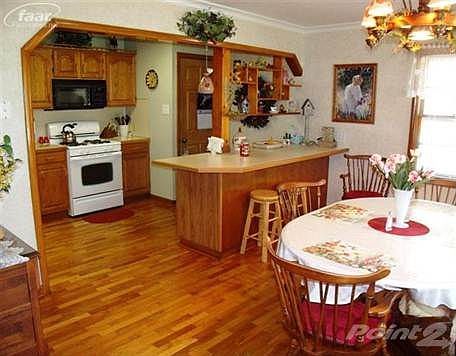 Ktichen and dinning room.