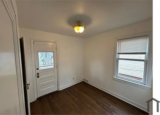 5758 Beaconsfield St — Photo 14