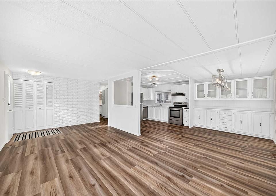 1st image of 99 Arbour Lake Rd NW #303