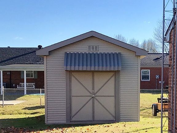 2nd image of 2405 Hunt Ave