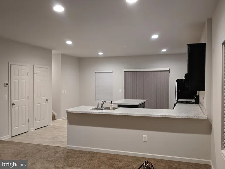224 Parkland Dr — Photo 5