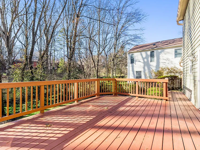 17020 Briardale Rd — Photo 32