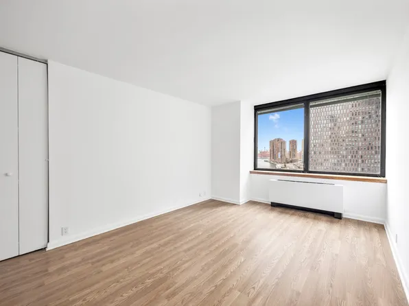 415 East 37th Street image 5 of 8