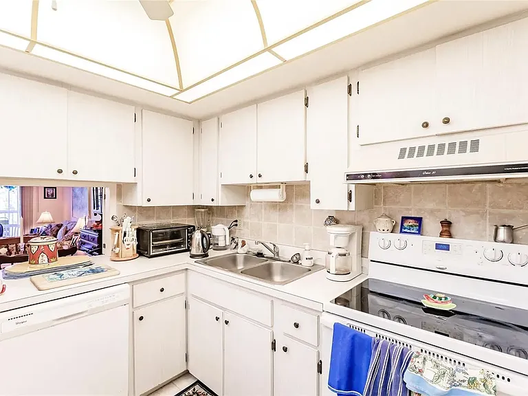 1540 Glen Oaks Dr E #B-221 — Photo 6