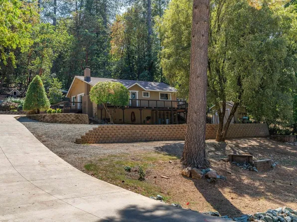 18476 Ridge Rd, Pine Grove, CA 95665