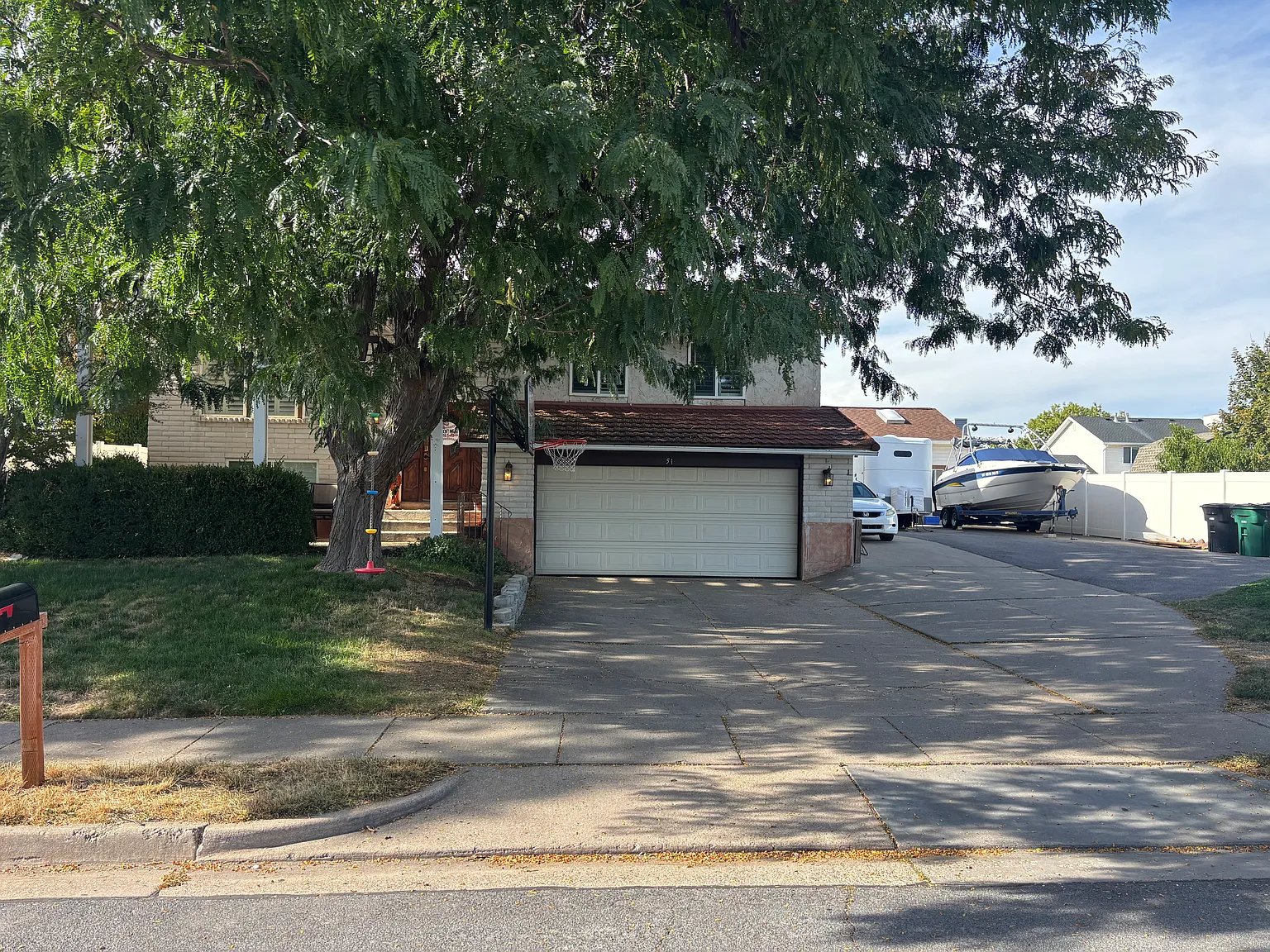 5 bed, 2850 sqft, $3,000 — Photo 1