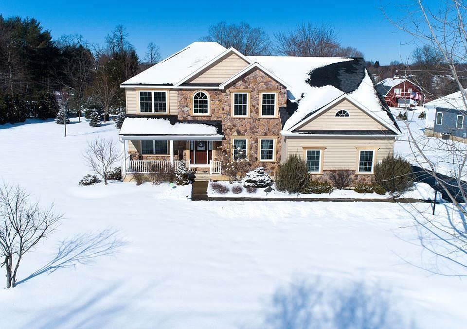1st image of 4 Bridgewater Ct