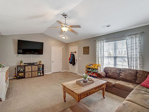 3rd image of 130 Paddlewheel Dr