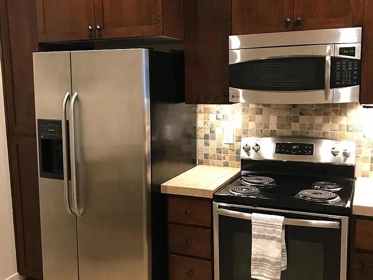 819 NW Wheelock Pl #819 — Photo 3