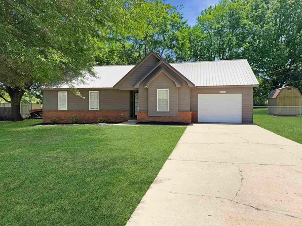 1023 Tracy Rd, Millington, TN 38053