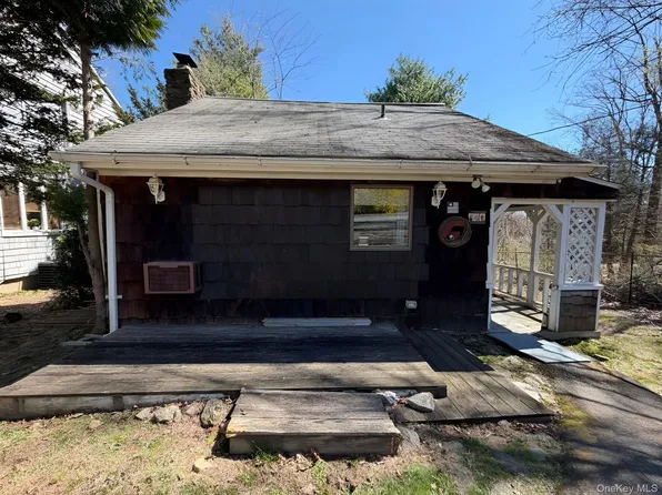 6 N Shenorock Drive, Yorktown Heights, NY 10598