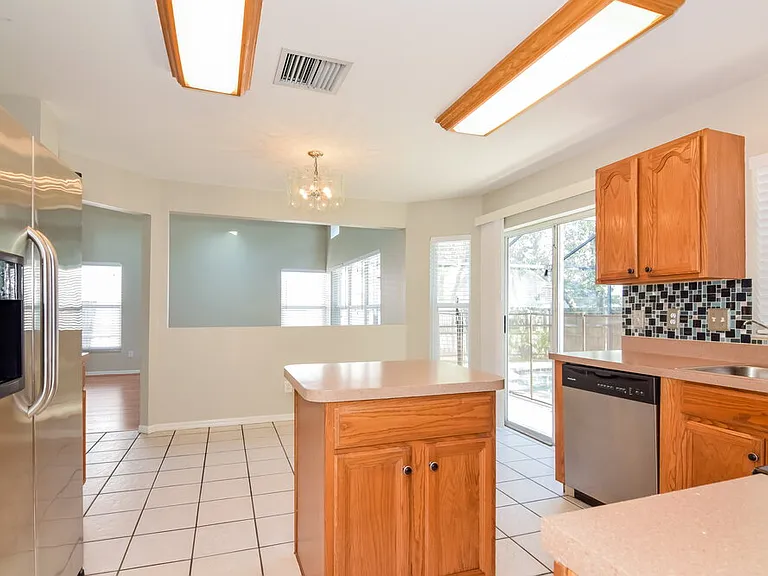 2321 Lyncrest Ct — Photo 9