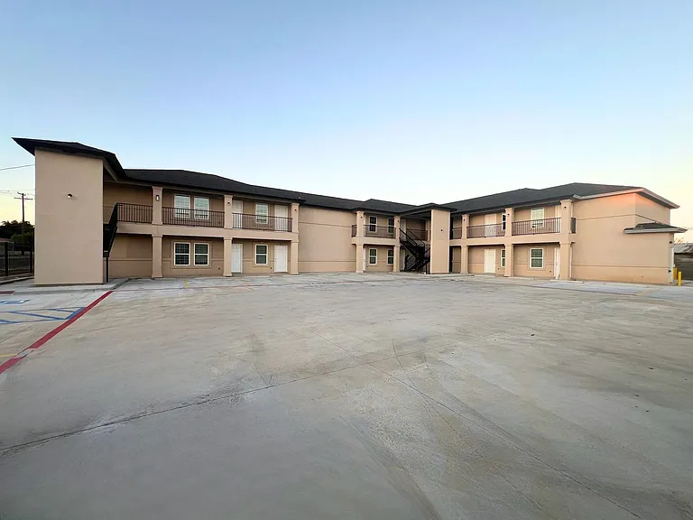 2904 E Lyon St — Photo 18