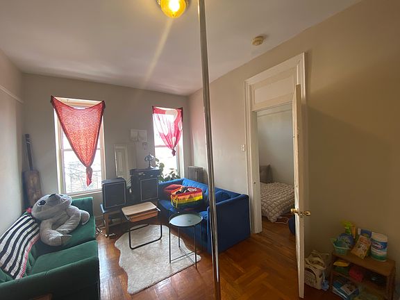 5th image of 226 Van Buren St APT 1
