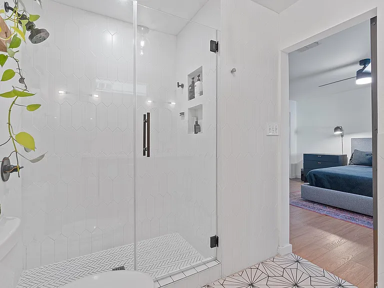 4916 Transit Cir — Photo 13