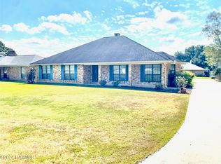 810 E F St, Rayne, LA 70578