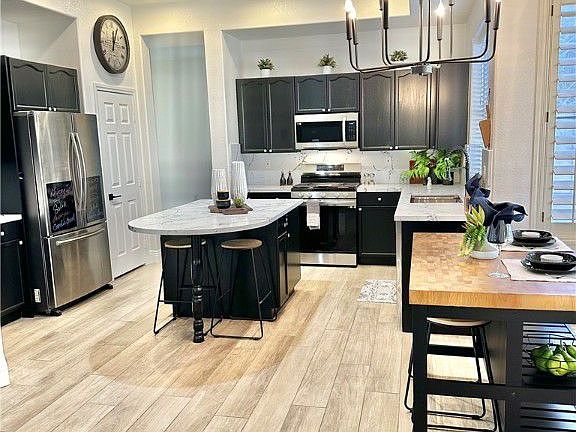 4th image of 20 Chateau Whistler Ct