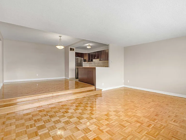 211 Wurtemburg St — Photo 38