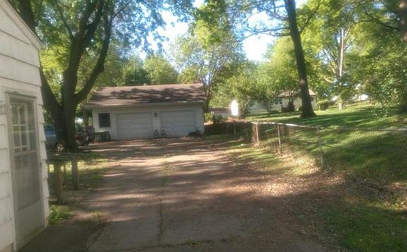 4th image of 9401 E 69th Ter