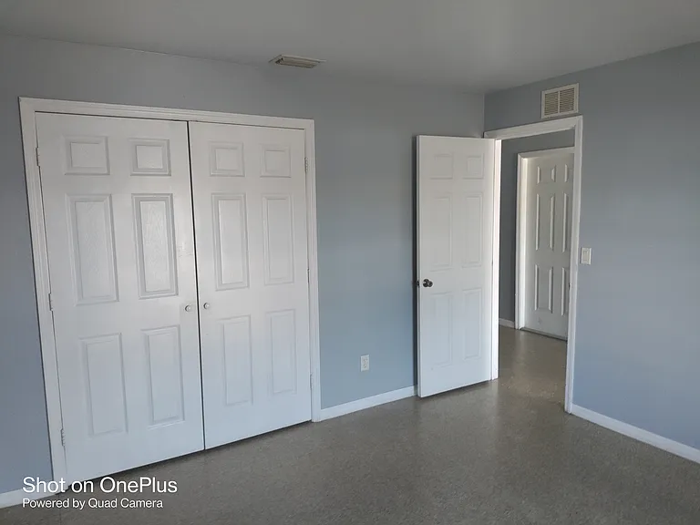 609 W 12th St — Photo 12