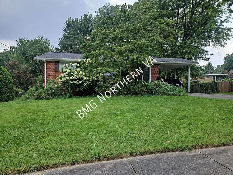 10246 Dale Dr — Photo 1
