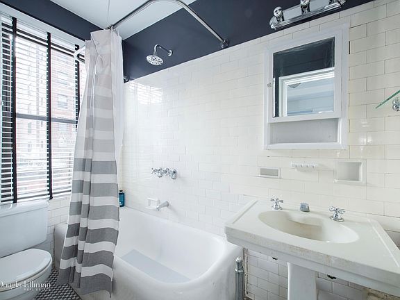 4th image of 1429 Lexington Ave #5E