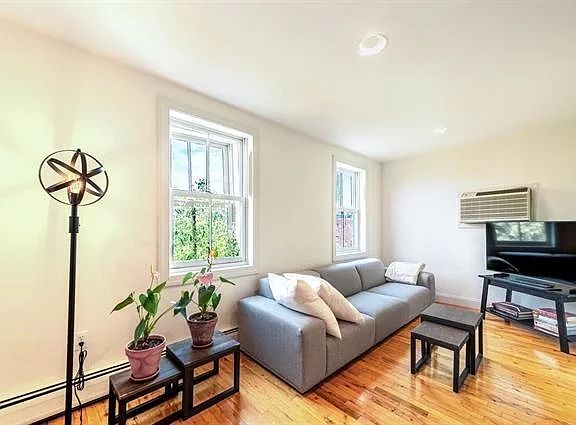 3rd image of 363 2nd St APT 3