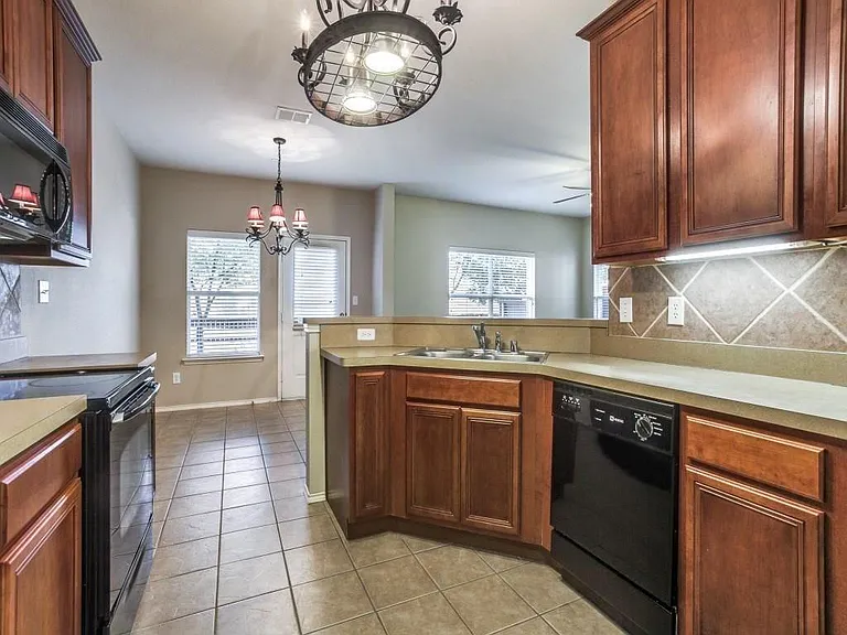 4531 Woodsboro Ln — Photo 14