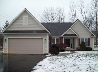 1127 Chimney Trl, Webster, NY 14580