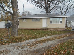 810 E Ficklin St, Tuscola, IL 61953