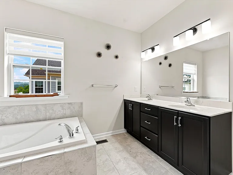 160 Shilling Ave — Photo 22