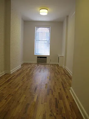 Rented by Metropolis Real Estate of Manhattan | media 25