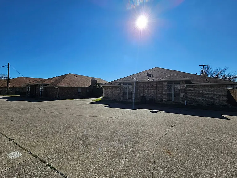 MTHLY - 3149 Tudor — Photo 1