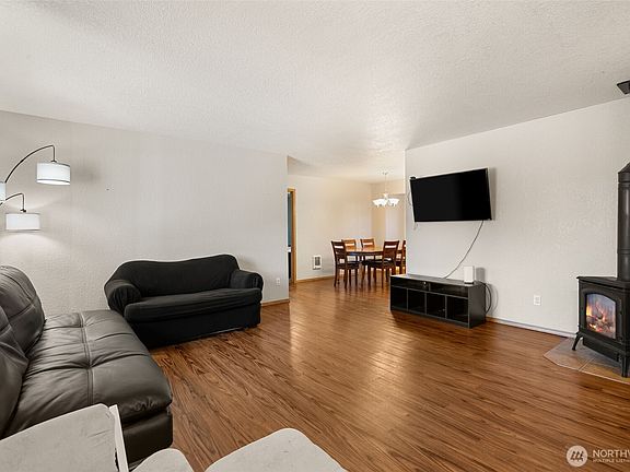 3rd image of 2211 Washington Street