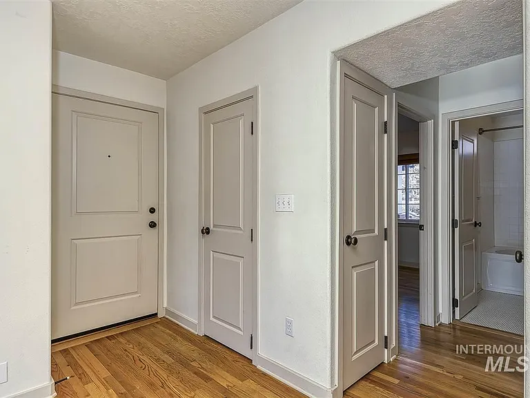 420 W Village Ln — Photo 13