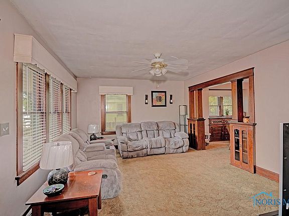 3rd image of 610 W Sylvania Ave