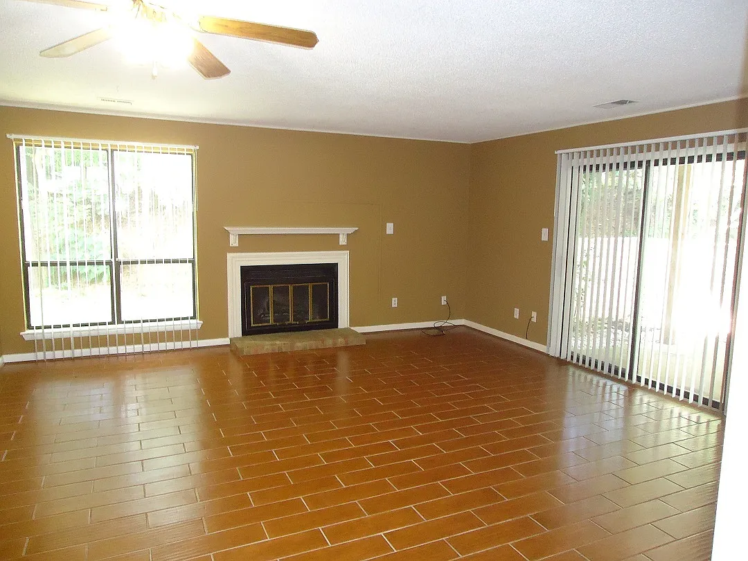 110 Manhattan Court - Bev Roberts Rentals & Property Management — Photo 3