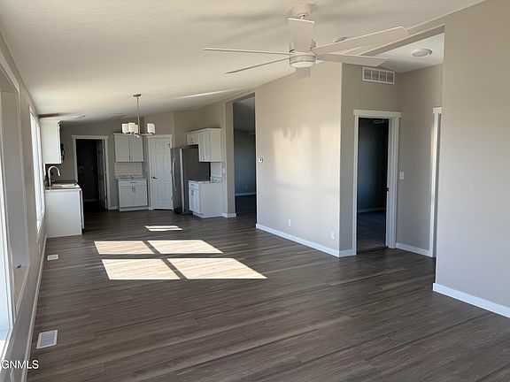 2nd image of 5615 Border Ave