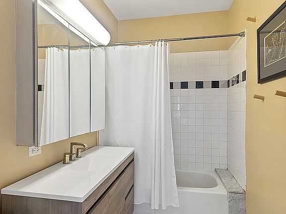 5th image of 111 W 67th St APT 20A