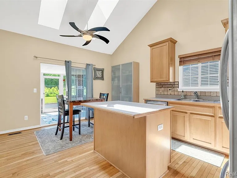 42682 Park Crescent Dr — Photo 13