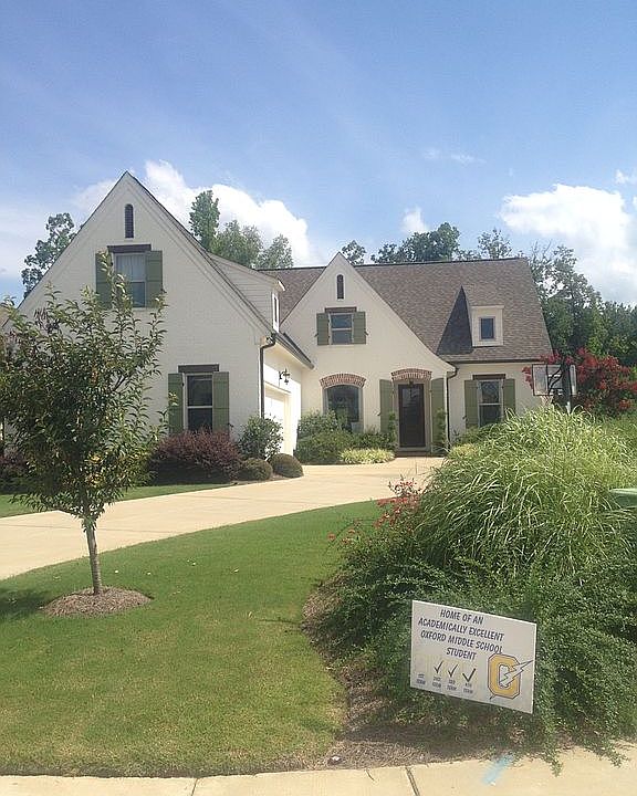 1st image of 346 Windsor Dr N