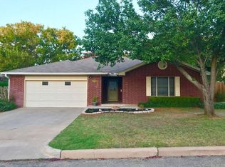 1003 Henrietta St, Fredericksburg, TX 78624