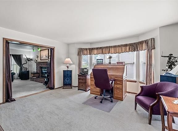 2nd image of 916 Zohner Ct