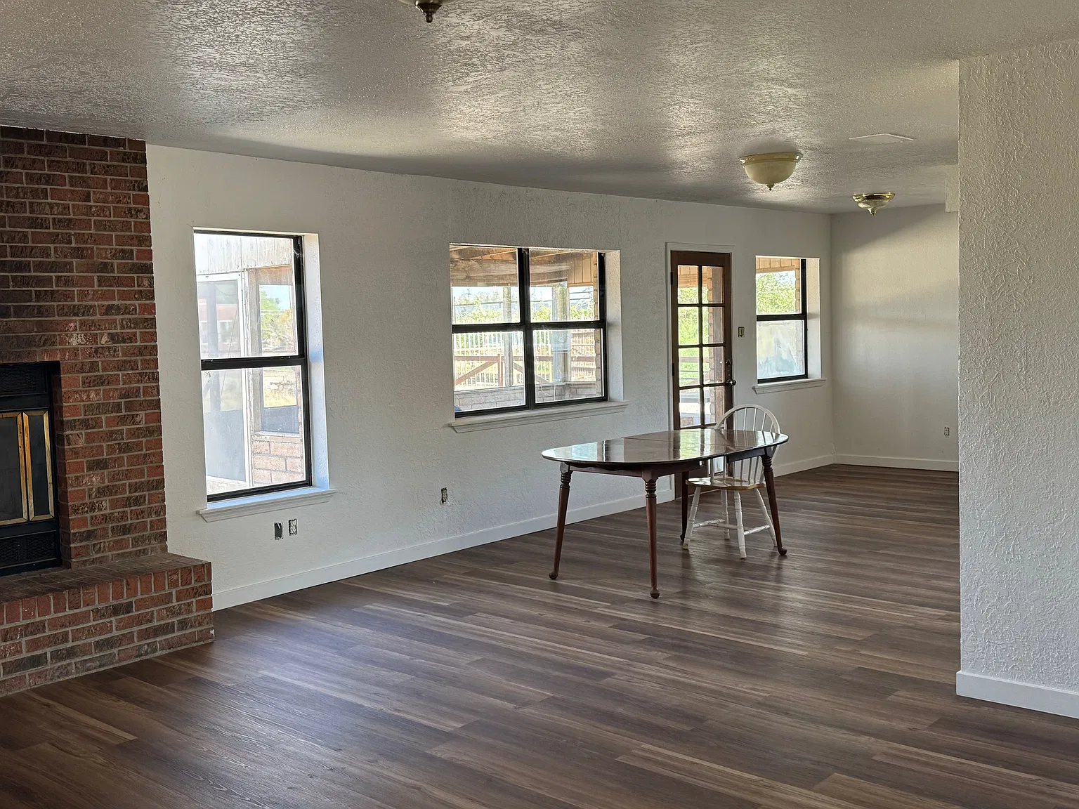 3 bed, 2107 sqft, $2,400 — Photo 2