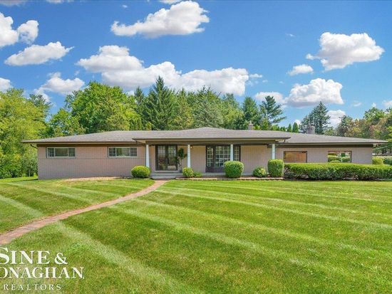 53910 Sophia Dr, Utica, MI 48316